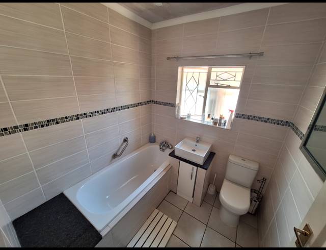 4 BEDROOM HOUSE FOR SALE IN VANDERBIJLPARK SE 6
